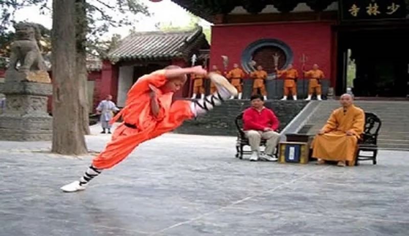 صيني يتعلم الكونغ فو 7 سنوات لينتقم من أستاذه في المدرسة ! 