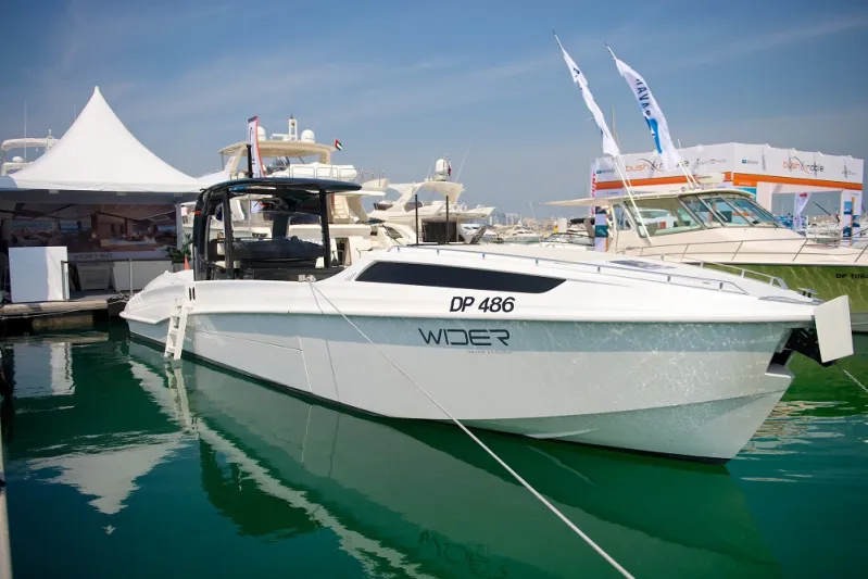 بالصور: الرجل في معرض دبي الدولي للقوارب