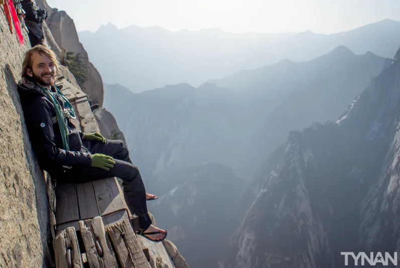 اخطر طريق سياحي في العالم يقتل 100 شخص سنويا