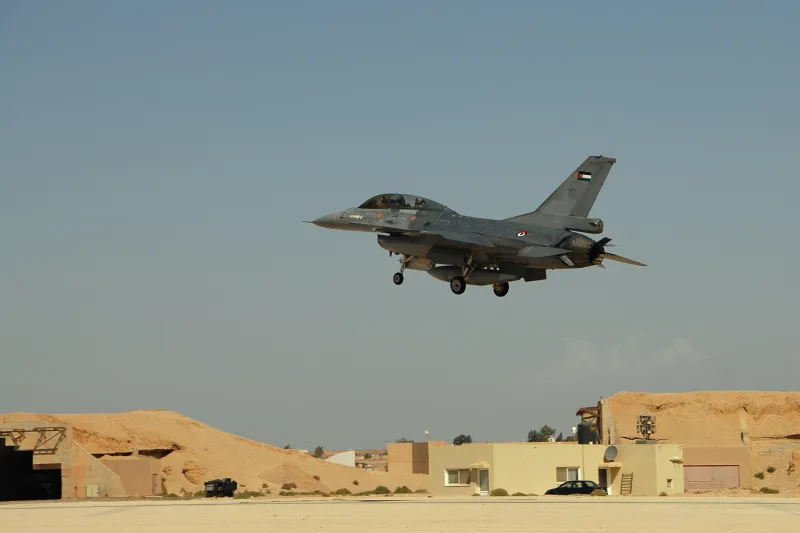 إيراني يقتحم قاعدة جوية بالكويت ويدّعي النبوة