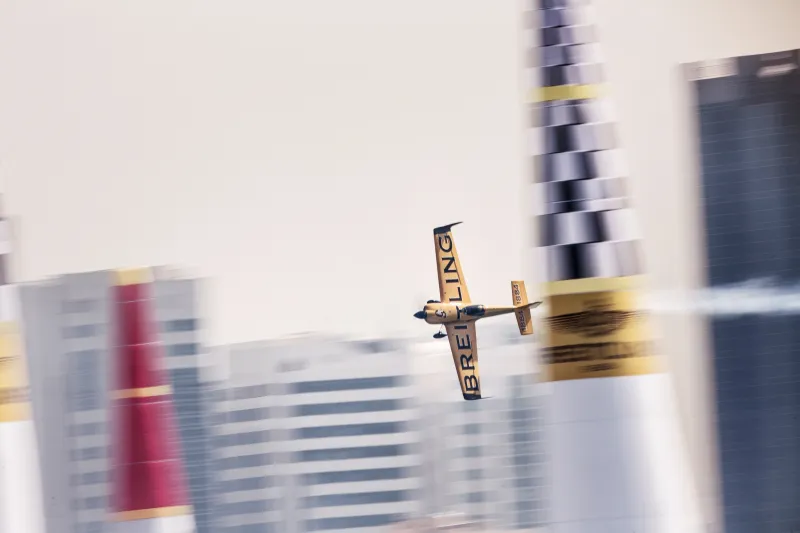 بريتلنغ في مشاركة تحبس الانفاس بسباق ردبول الجوي 