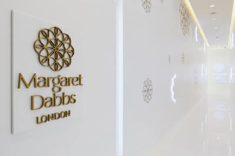 دبي : صالون فاخر مخصص لتدليك اقدام الرجال.