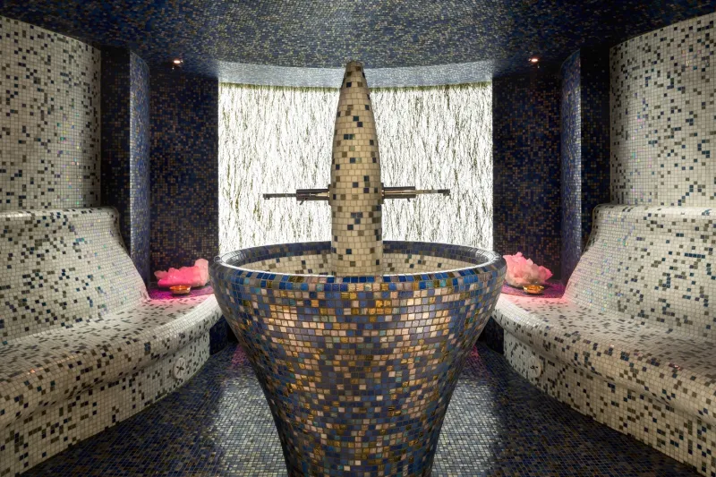 الصور الاولى لاول سبا نسائي في السعودية .