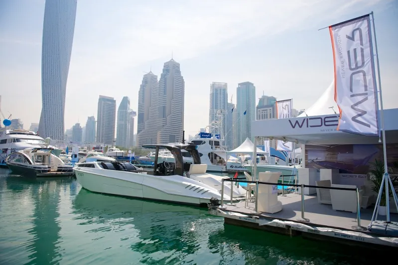 بالصور: الرجل في معرض دبي الدولي للقوارب