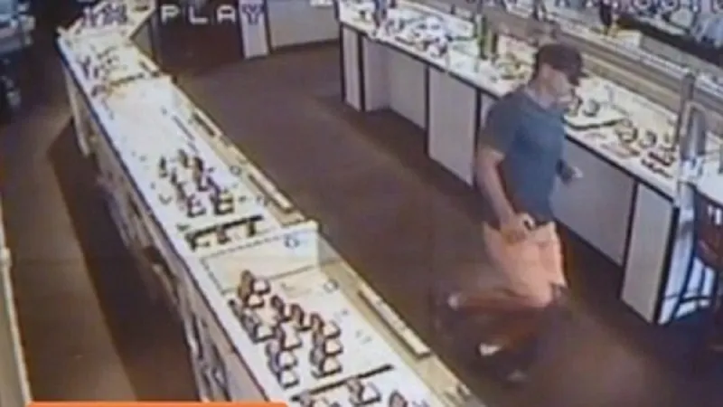 اعتقال بريطاني ابتلع ألماسة نادرة في أستراليا