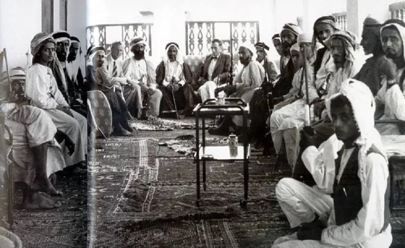 صورة نادرة لرئيس الامارات الشيخ خليفة بن زايد في طفولته