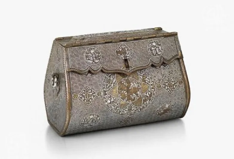 معرض يكشف عن أول حقيبة نسائية في العالم صنعت بالموصل 