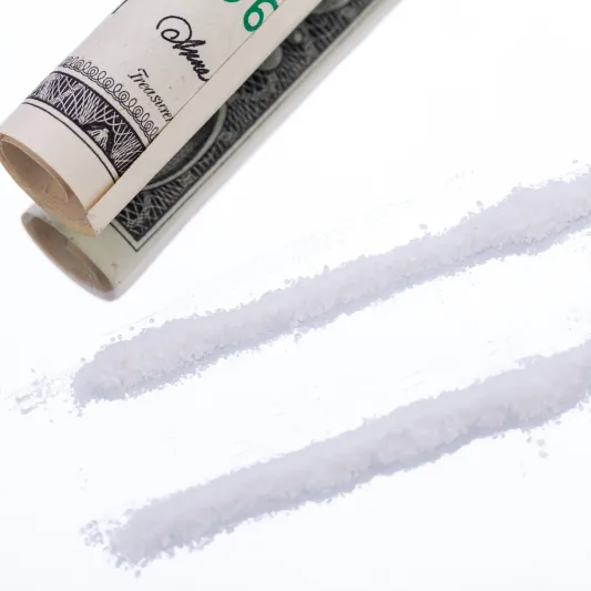 تاجر مخدرات اتصل بالشرطة بعد تلقيه أموال مزورة