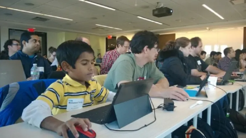 “طارق علي” .. طفل في الثامنة يطور تطبيق لنظام “ويندوز فون”