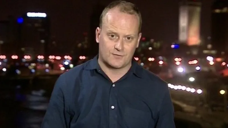 بالفيديو..ماذا حدث لمذيع أثناء حرق الحشيش؟