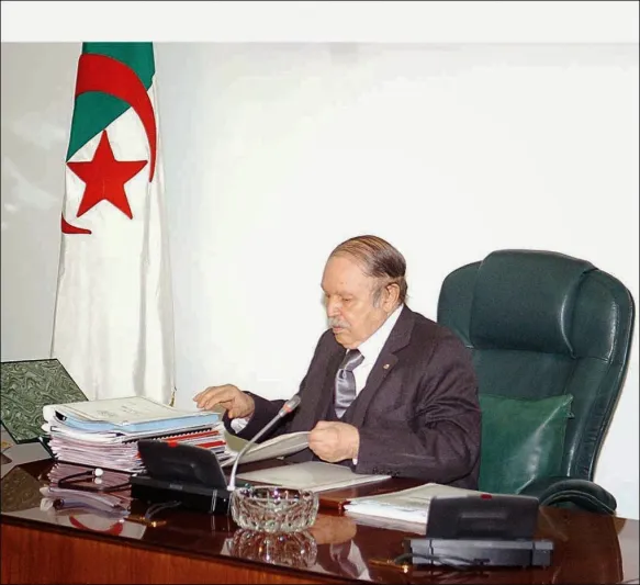 اول ظهور لرئيس الجزائر منذ عام يعلن فيه ترشحه للرئاسة