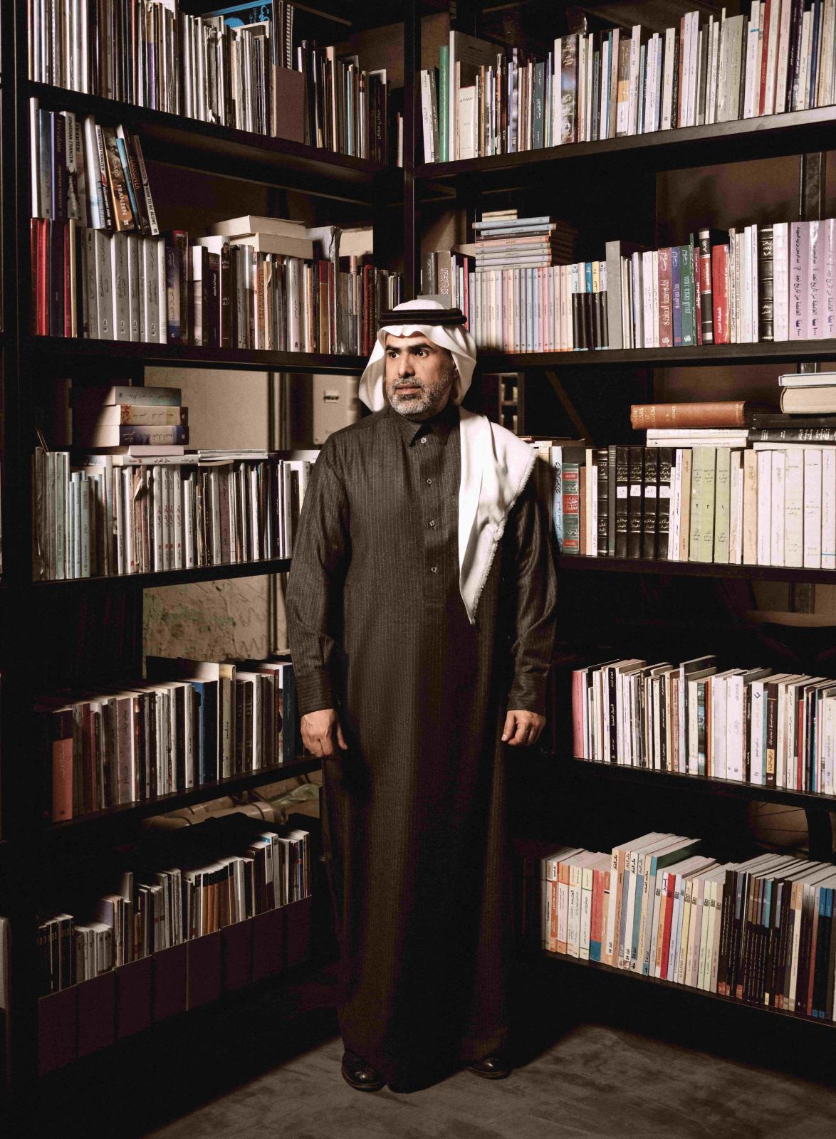 حضور بصري هادئ يستحضر الذاكرة والمعرفة كجزء من تكوينه الفني 