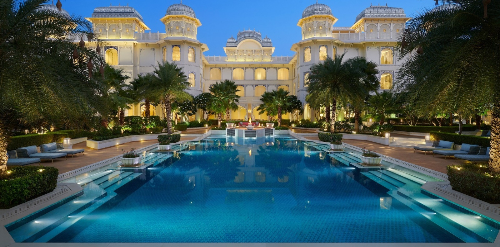 حكايات بوليوود وهوليوود على ضفاف البحيرات – فندق ليلا بالاس | الهند.