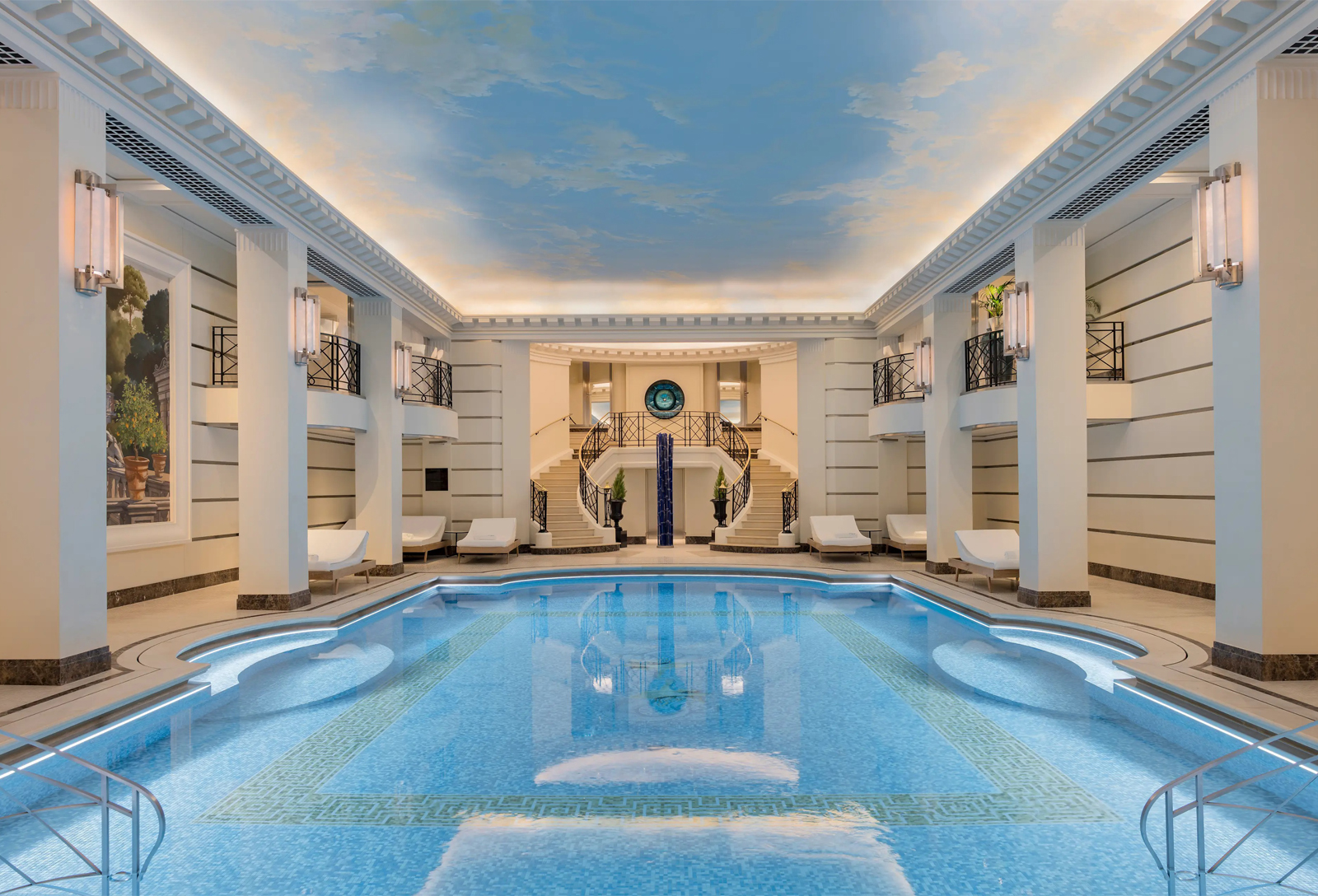 فندق "ريتز باريس" – فرنسا.