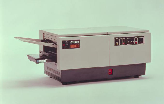 Canon LBP-10، أول طابعة ليزر مكتبية من كانون أُطلقت عام 1979.
