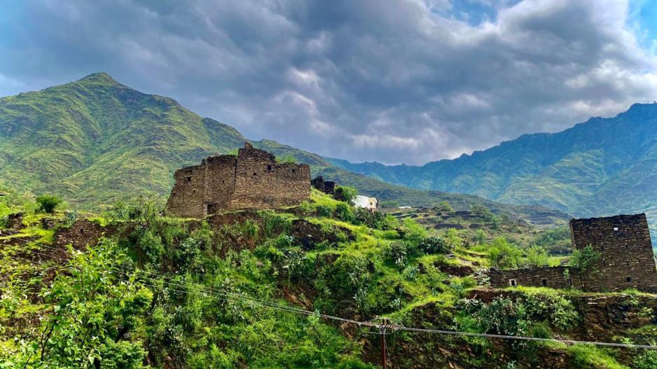 رجال ألمع أيقونة تراثية نابضة في قلب الجبال السعودية