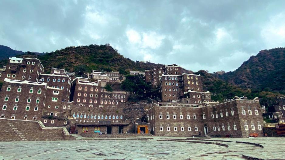 رجال ألمع أيقونة تراثية نابضة في قلب الجبال السعودية