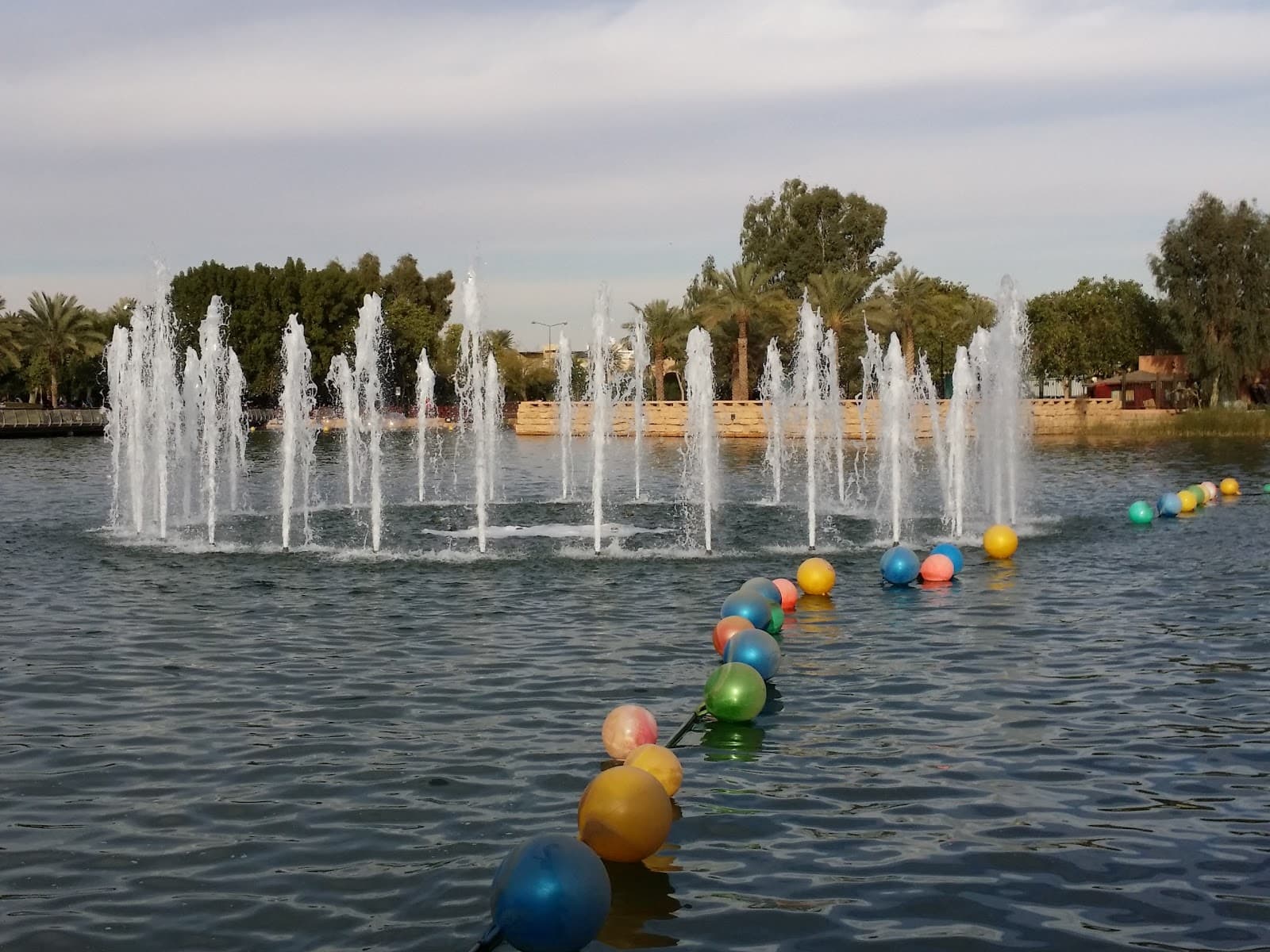 النافورة الملونة بحديقة السلام بالرياض