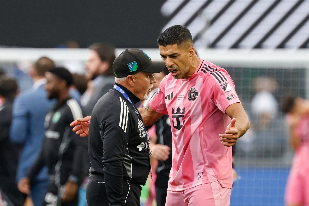 إيقاف لويس سواريز 6 مباريات بعد حادثة شجار أمام سياتل ساوندرز