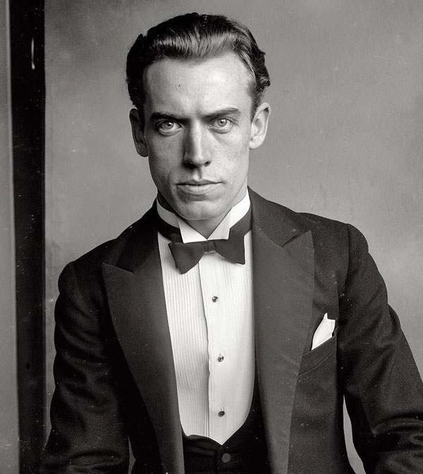 القميص ذو الياقة المجنّحة