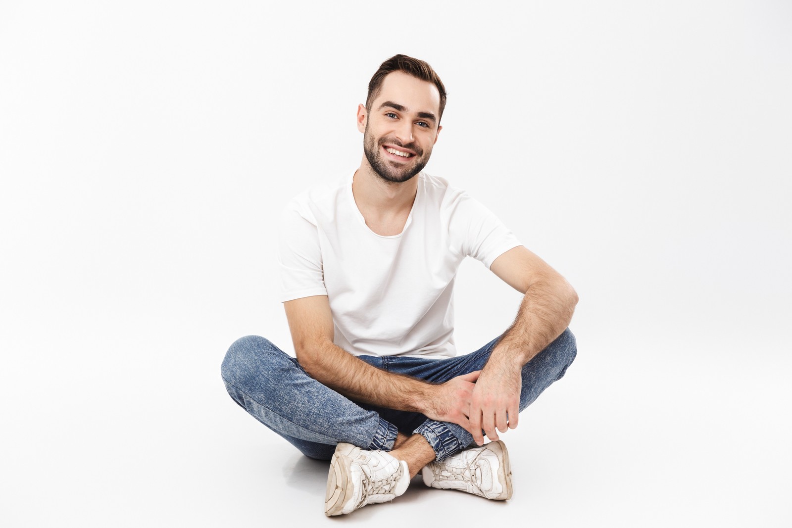 دراسة: وضع الساق على الساق في أثناء الجلوس يزيد من مشكلات العظام | الرجل