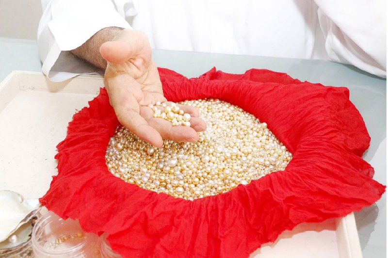 أول مزاد للؤلؤ الطبيعي 