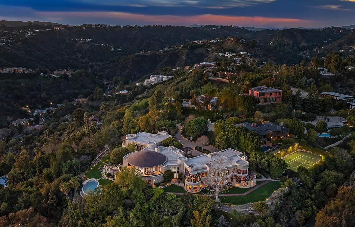 قصر كوينسي جونز الأسطوري في بيل إير يُعرض للبيع مقابل 60 مليون دولار