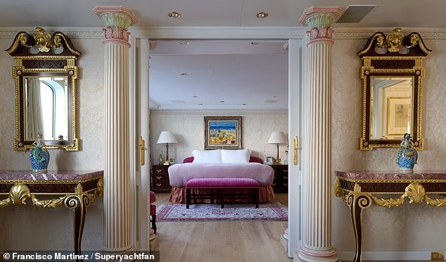 إجازة ملكية على يخت فاخر بقيمة 20 مليون جنيه إسترليني