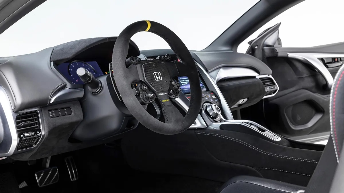 سيارة أكيورا NSX 2017 سباقية معروضة للبيع في Cars & Bids