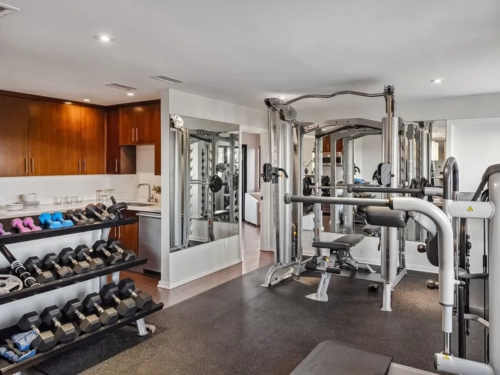 كريس إيفانز يعرض قصره في هوليوود هيلز للبيع مقابل7 مليون دولار