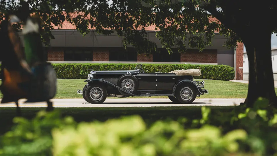 أسطورة من 1929.. دوزنبرغ موديل J تُبهر مزاد مونتيري