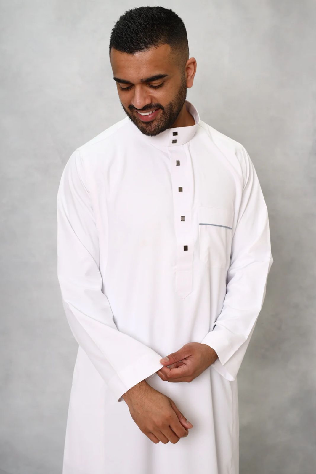 ثوب ابيض سعودي من ماي حجاب Myhijab - المصدر : Myhijab