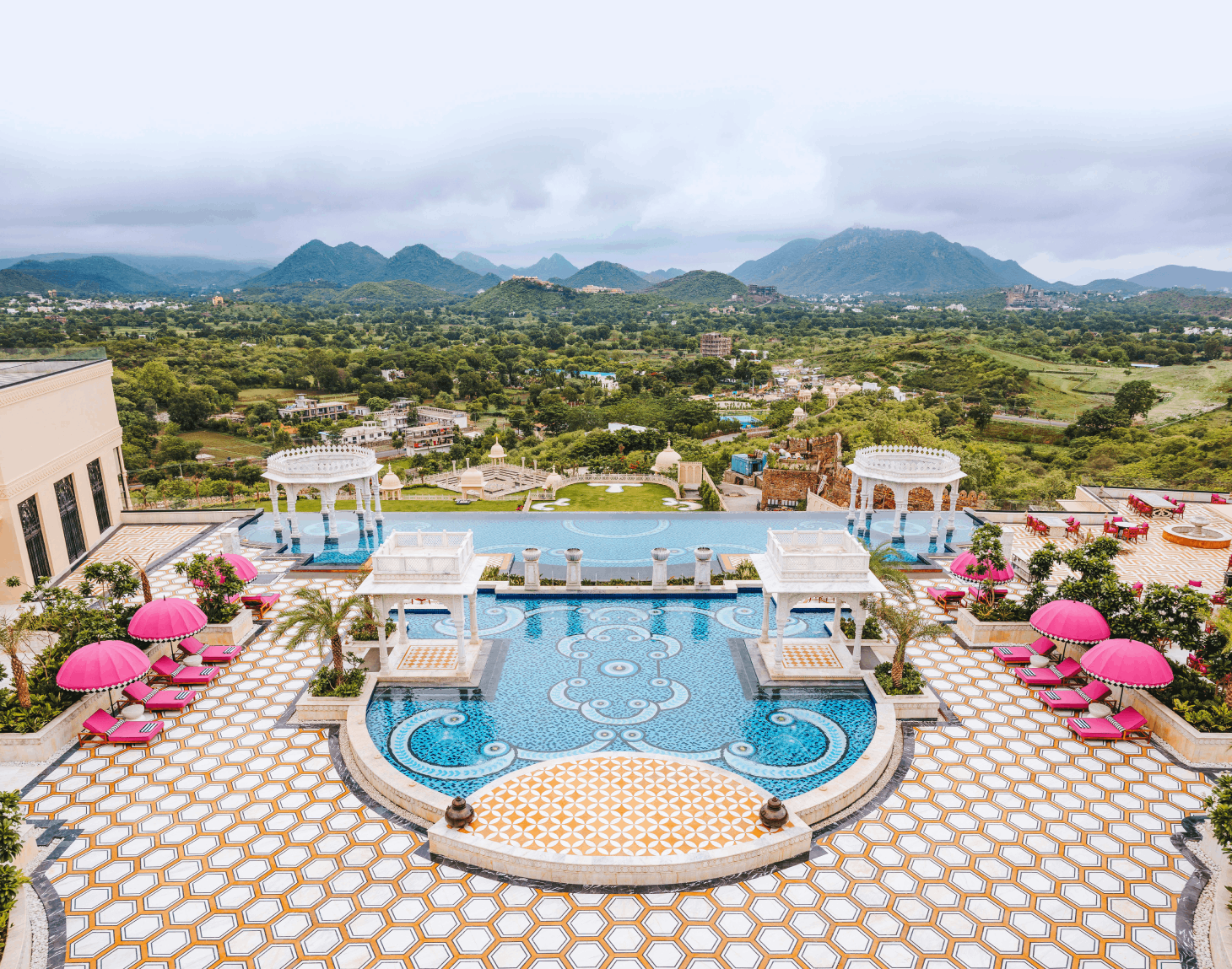 هدوء أرافيلي يلتقي بفخامة فيرمونت أودايبور، الطبيعة والراحة في انسجام يصنع لحظة لا تُنسى