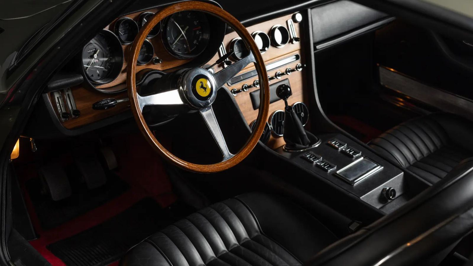 فيراري "كوين ماري" الكلاسيكية تُعرض في مزاد زيورخ.. تفاصيل