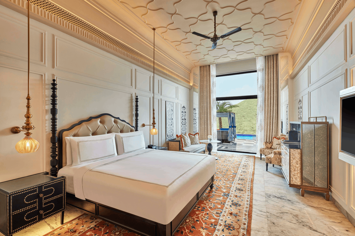 إطلالات آسرة ومساحات مصممة بذوق رفيع، فصل جديد من الحكاية الملكية التي تميّز فيرمونت الهند