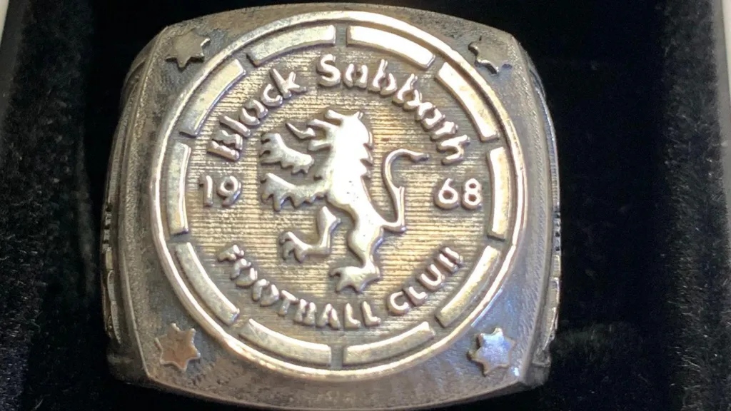 آخر خاتم صُمم لوداع أوزي أوزبورن يطرح للبيع