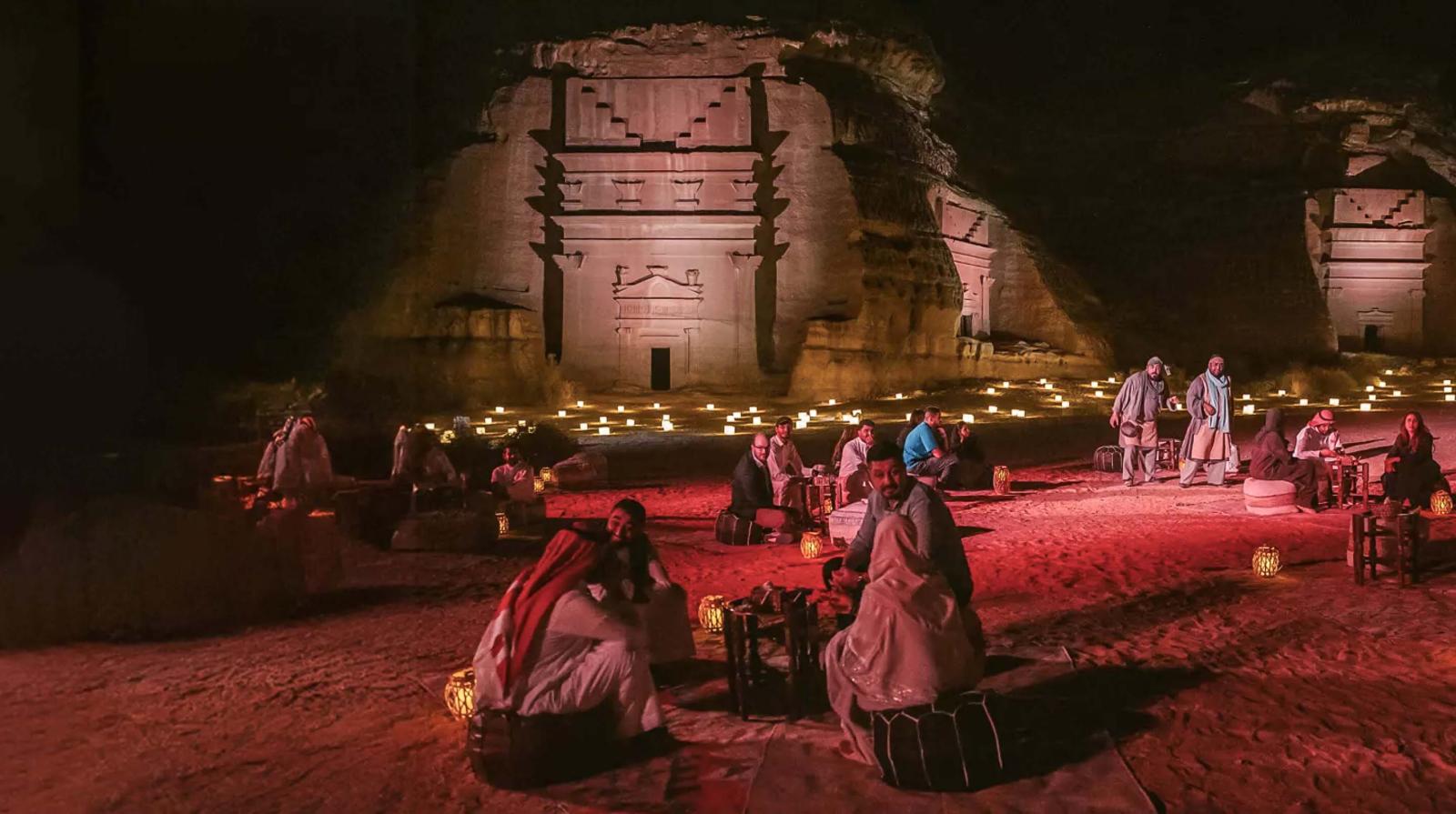 تجربة متكاملة تُعاش بين الصخور والواحات وتحت سماء لا تشبه سواها