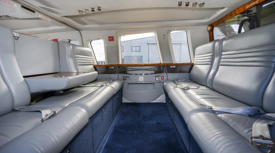 الملك تشارلز يُودّع إرثًا طائرًا: مروحية إليزابيث تُعرض للبيع