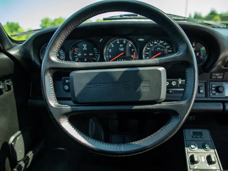 بورشه 959 Komfort تُعيد بريق الثمانينيات في مزاد مونتيري