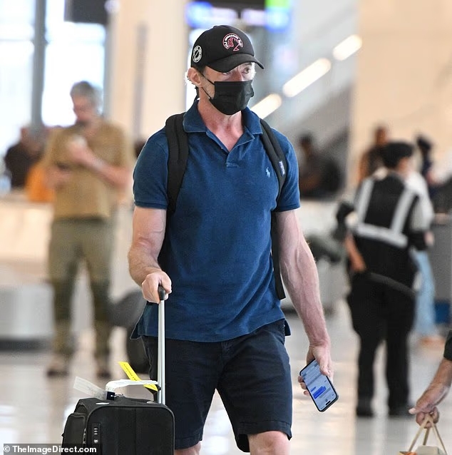 بعد الطلاق من ديبورا لي: هيو جاكمان يظهر حزينًا في نيويورك