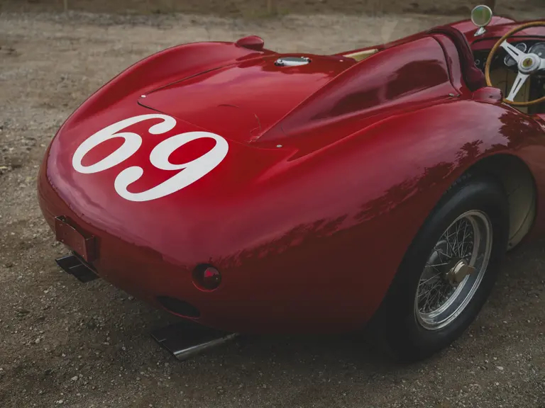 فيراري 375 Plus.. وحيدة عصرها تعود من زمن الأساطير