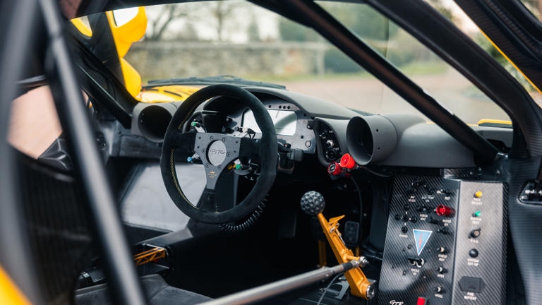 عرض فريد: ماكلارين F1 GTR لونغ تيل للبيع بسعر يفوق 20 مليون دولار