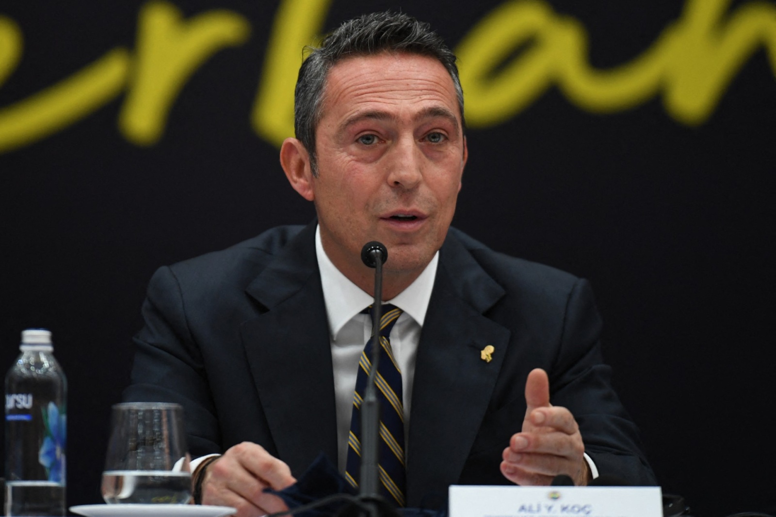 رئيس فنربخشة يتهم مورينيو بالتآمر للانتقال إلى بنفيكا