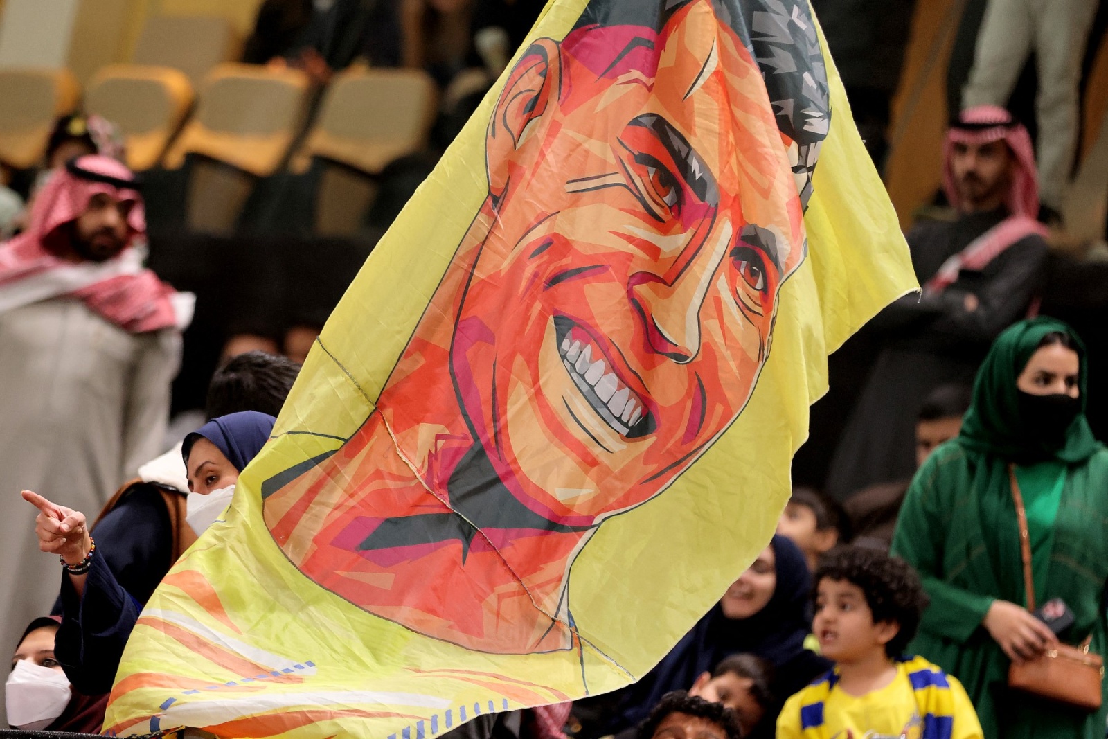 كريستيانو رونالدو يتوج بجائزة لاعب الموسم في دوري روشن