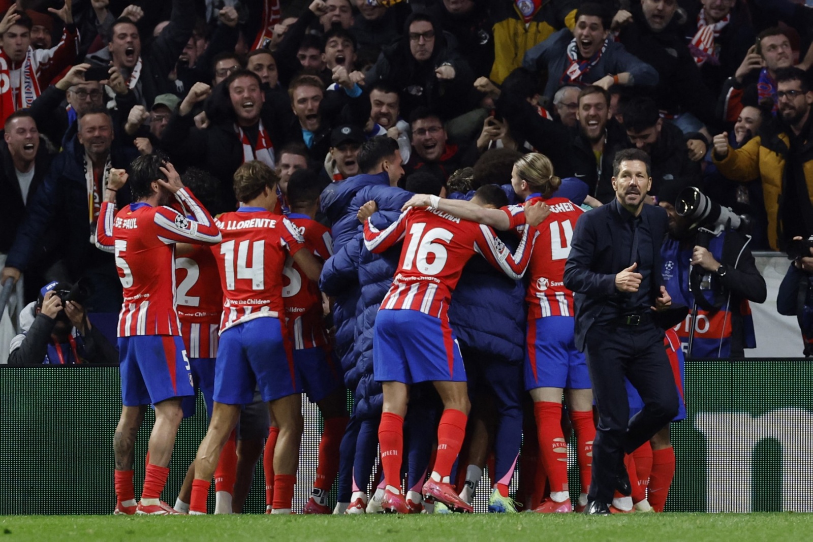 تحت أنظار سيميوني.. تشكيلة جديدة لأتلتيكو أمام إلتشي