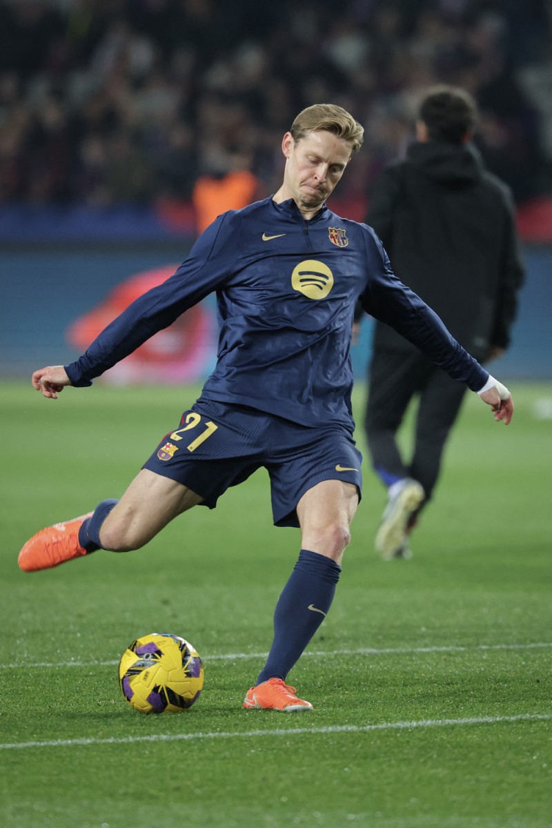 تفاصيل تجديد عقد فرينكي دي يونغ مع برشلونة (فيديو)