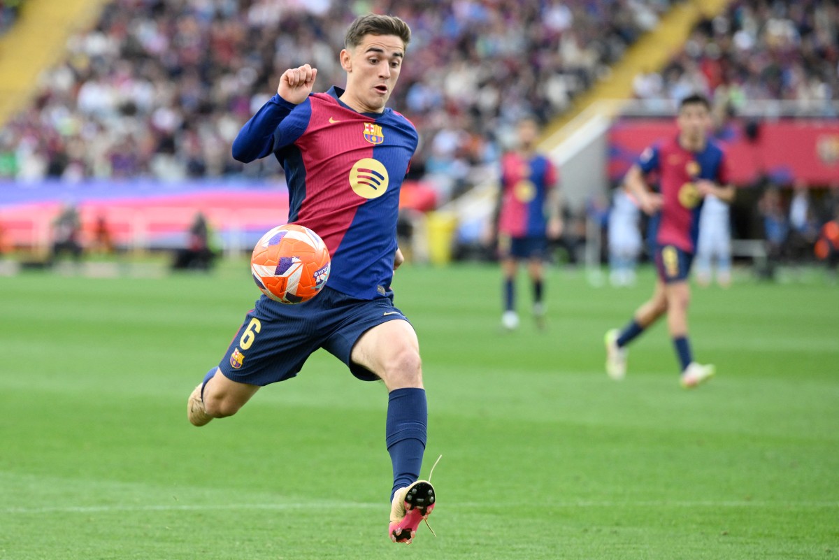 مهدد بالغياب لفترة طويلة.. تطورات صادمة بشأن إصابة نجم برشلونة