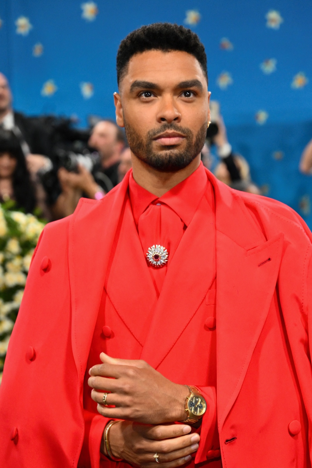 ريج جان بايدج  يتألق بساعة نادرة من Tag Heuer في Met Gala 2025