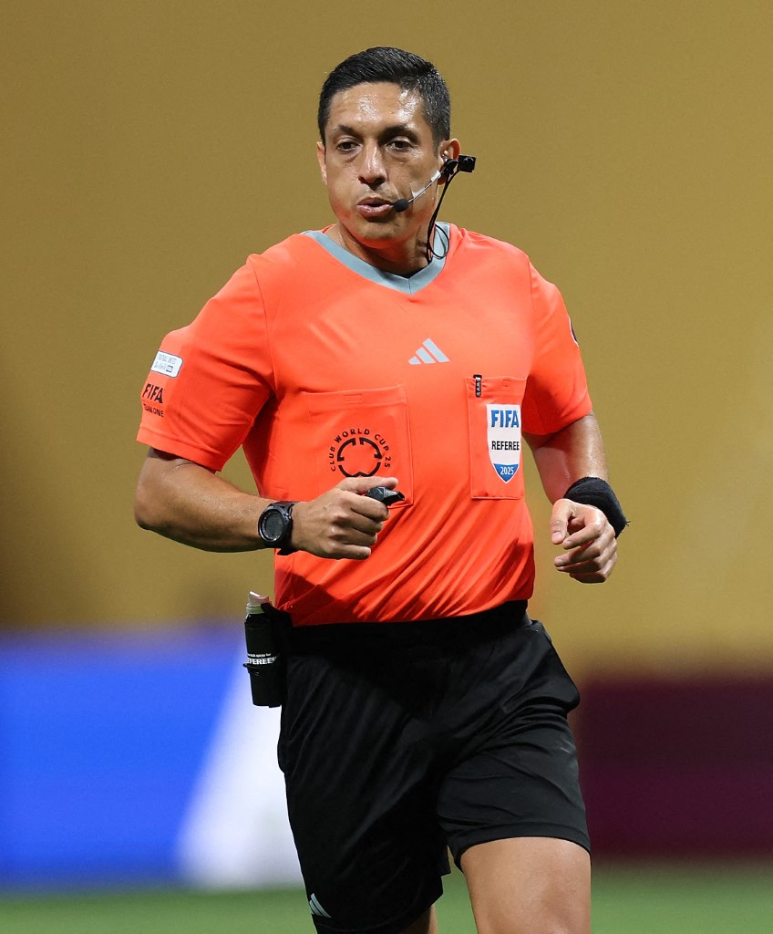 من هو حكم  مباراة الأهلي ونيوم في دوري روشن؟