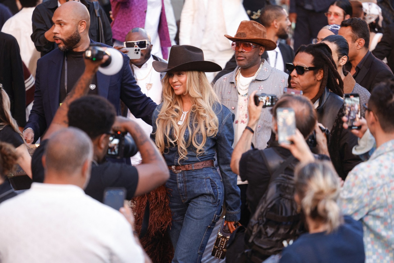 من تذاكر بيونسيه إلى قضايا الهجرة… تفاصيل انتحال هوية محرز